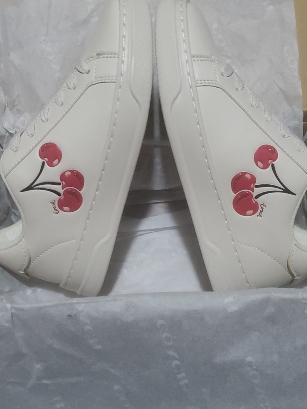 COACH High Line Sneaker With Cherry Print NWT Size 6 NWT